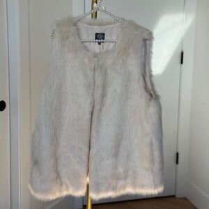 Vince Camuto Faux Fur Vest in Cream (Size XL)